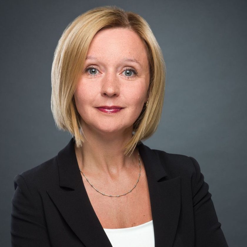 la Prof. Joanna Paliszkiewicz (Directora del Instituto de Gestión de WULS–SGGW)