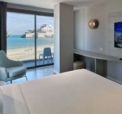 A private box over the Mediterranean: waking up in front of Papa Luna's castle from your room.