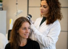 Experta de Vithas explica cuando la caída del cabello es estacional o cuándo puede esconder un problema capilar