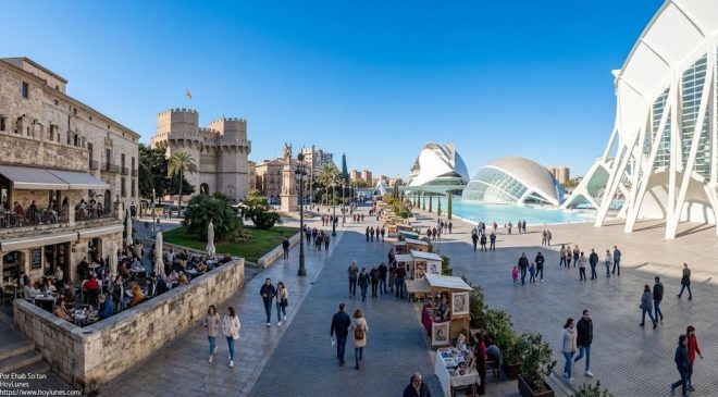 Valence en hiver : un exemple clair de la façon dont le patrimoine, la culture et la gastronomie élargissent la valeur du voyage au-delà de la saison balnéaire.